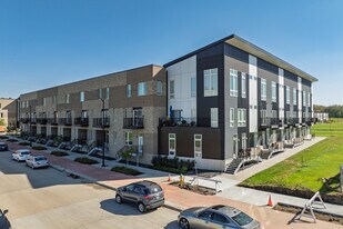 Gray's Station in Des Moines, IA - Building Photo
