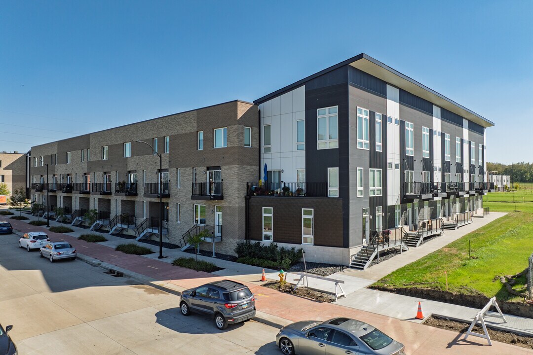 Gray's Station in Des Moines, IA - Building Photo
