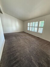1026 Springoak Way in Stockton, CA - Building Photo - Building Photo