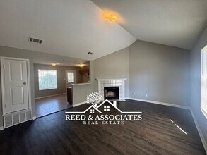 4355 Cleopatra Dr in Memphis, TN - Foto de edificio - Building Photo