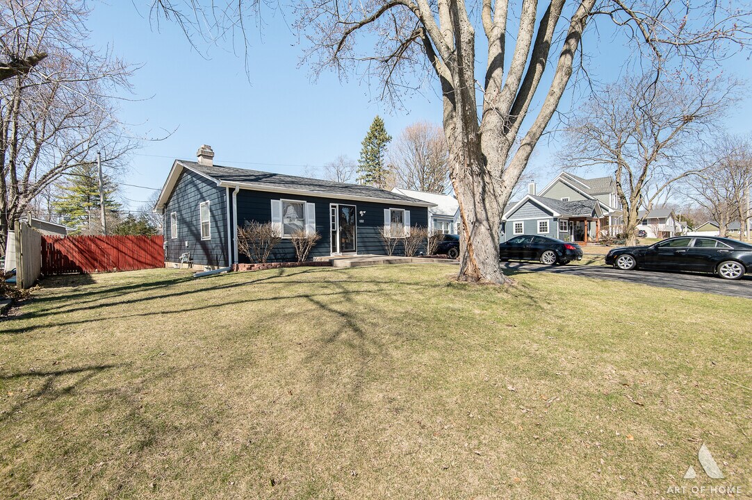132 Syril Dr in Geneva, IL - Building Photo