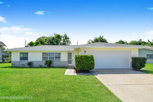 2860 Hancock Dr in Titusville, FL - Building Photo