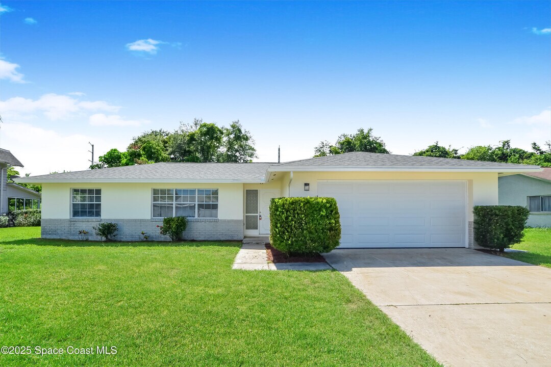 2860 Hancock Dr in Titusville, FL - Building Photo