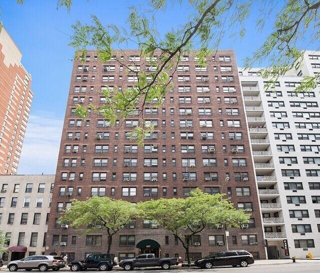 457 W 57th St in New York, NY - Building Photo - Building Photo