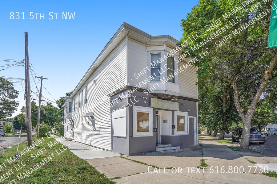 831 5th St NW in Grand Rapids, MI - Building Photo