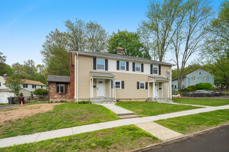 110 Cold Spring Cir in Naugatuck, CT - Building Photo - Building Photo