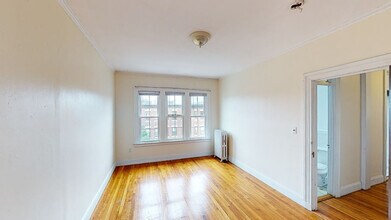 18 Glenville Ave, Unit Glenville Ave Allston in Boston, MA - Building Photo - Building Photo