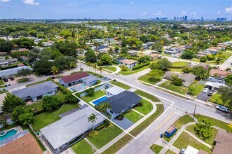 1181 NE 202nd St in North Miami Beach, FL - Building Photo - Building Photo