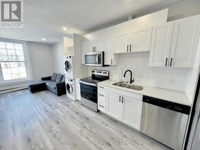 268-268 Talbot St in St Thomas, ON - Building Photo - Building Photo