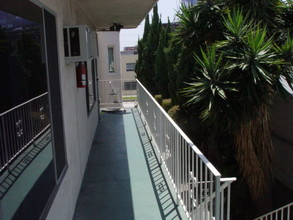 1211 S Crescent Heights Blvd in Los Angeles, CA - Building Photo - Building Photo