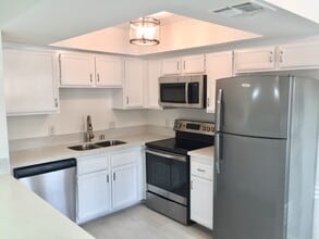 7948 Decker Canyon Dr, Unit 102 in Las Vegas, NV - Building Photo - Building Photo