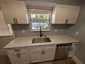 7069 Perke Dr in Jacksonville, FL - Building Photo - Building Photo