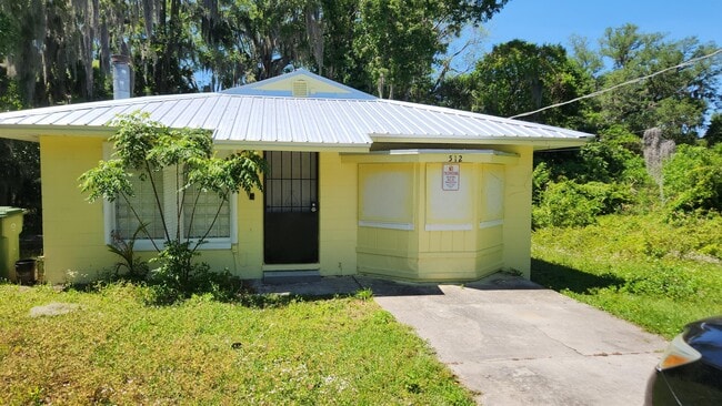 property at 512 N 8th St
