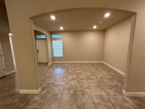 3731 W Vine Ave in Visalia, CA - Building Photo - Building Photo