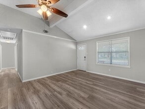 212 N Shady Oaks St in Lake Jackson, TX - Building Photo - Building Photo