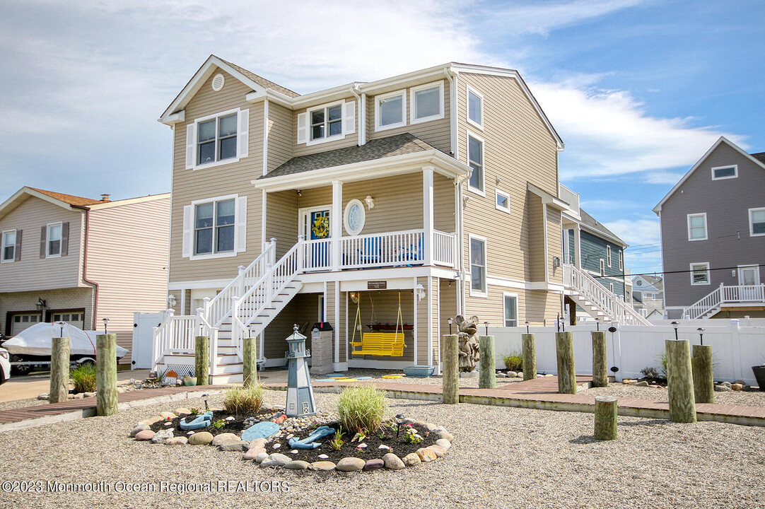 207 Ceylon Ave in Seaside Heights, NJ - Foto de edificio