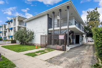 14317 Haynes St in Van Nuys, CA - Building Photo - Building Photo