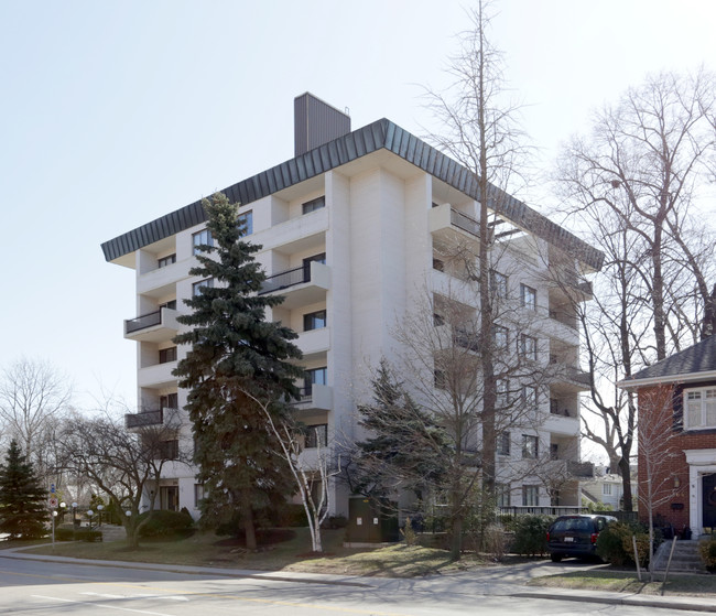 370 Lakeshore Rd E in Oakville, ON - Building Photo - Building Photo