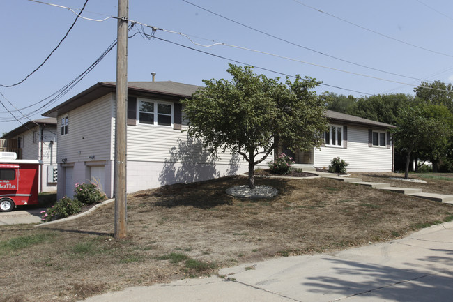 Cedar TownHomes in Springfield, NE - Building Photo - Building Photo