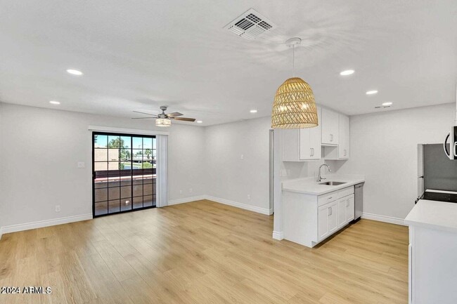 property at 3131 W Cochise Dr