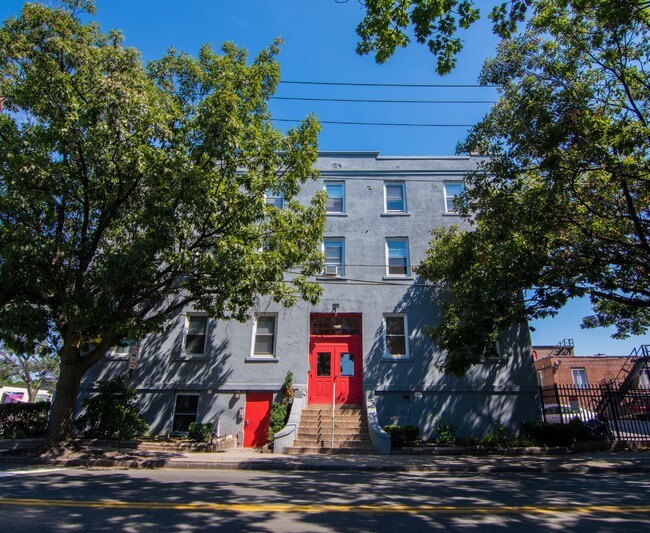 441 Chapel Street in New Haven, CT - Foto de edificio - Building Photo