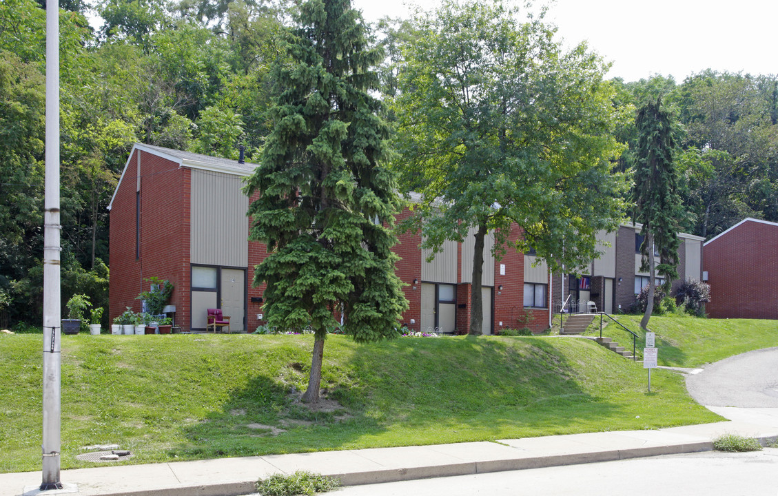 Mountain View Apartments and Townhomes in Pittsburgh, PA - Foto de edificio