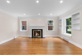 1388 Vernier Rd in Grosse Pointe Woods, MI - Building Photo - Building Photo
