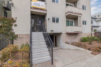 2540 Regent St in Berkeley, CA - Foto de edificio - Building Photo