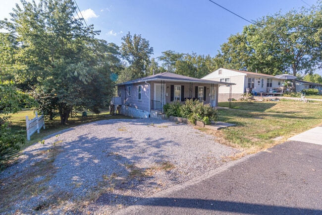 2807 Flora Dr in Columbia, MO - Building Photo - Building Photo