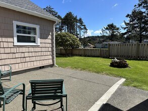 38 4th St S in Pacific Beach, WA - Building Photo - Building Photo