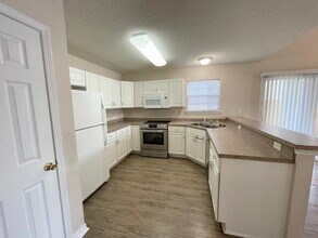 925 Village Ln in Fort Walton Beach, FL - Building Photo - Building Photo