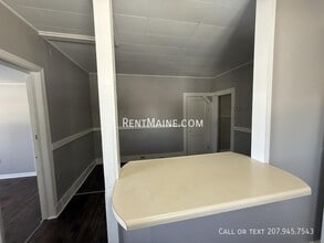 75 Ohio St, Unit 9 in Bangor, ME - Building Photo - Building Photo