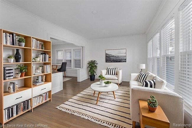 1322 Wayburn St in Grosse Pointe Park, MI - Foto de edificio - Building Photo