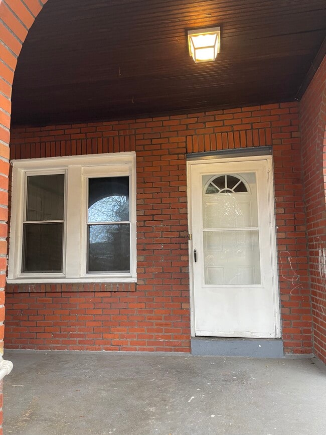 1026 Wallace Ave in Pittsburgh, PA - Foto de edificio - Building Photo