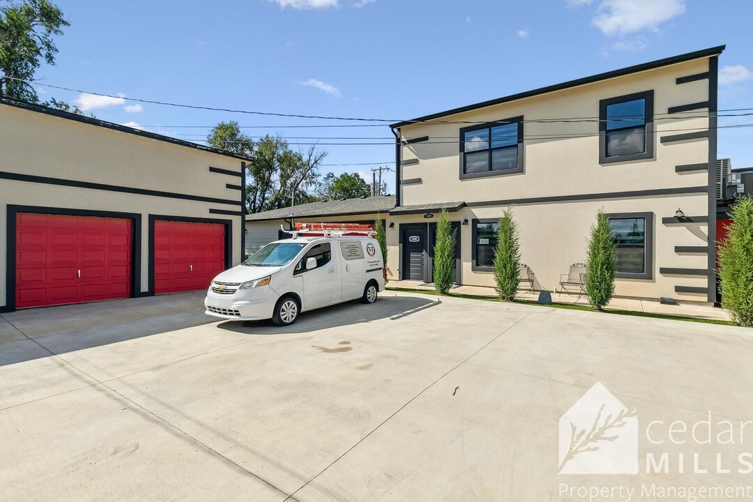 109 N Main St in Goddard, KS - Building Photo