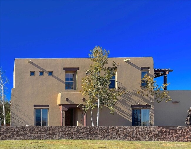 24 Emory Pass in Santa Fe, NM - Foto de edificio - Building Photo