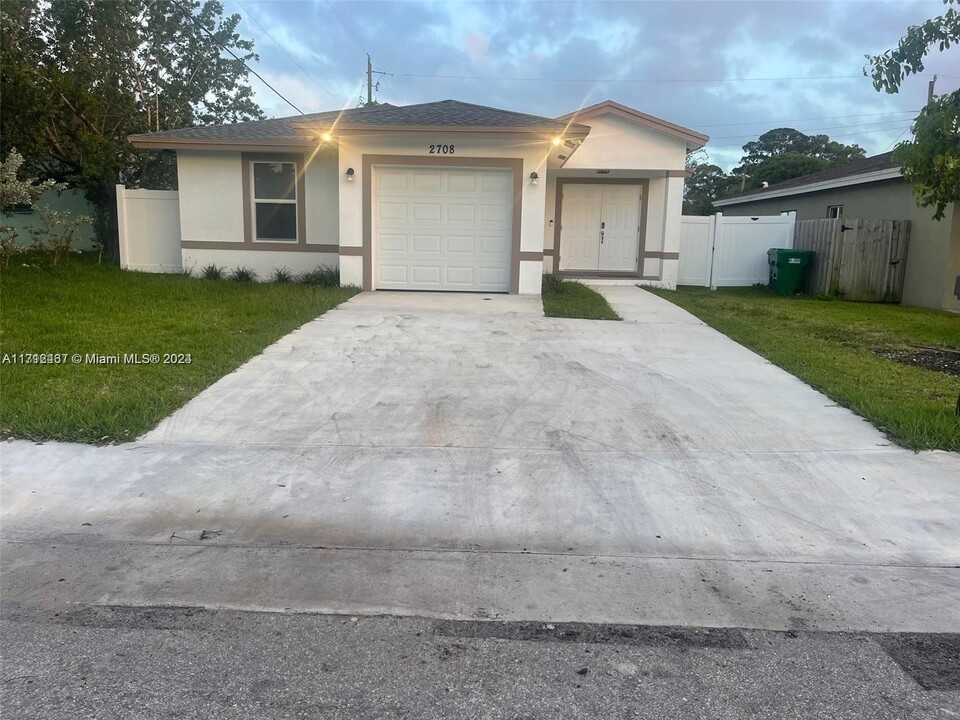 2708 NW 9th Ct in Fort Lauderdale, FL - Building Photo