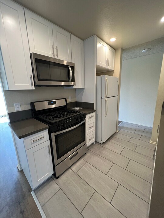 1670 Manning Ave in Los Angeles, CA - Building Photo
