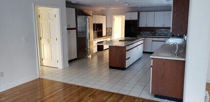 109 E Emerson Rd in Lexington, MA - Building Photo - Building Photo