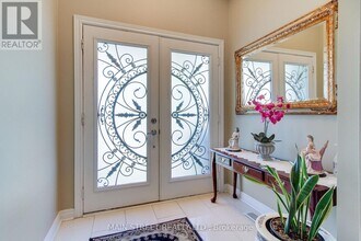 68 Four Seasons Crescent in East Gwillimbury, ON - Building Photo - Building Photo