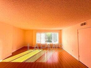 1059 Western Ave in Glendale, CA - Building Photo - Building Photo