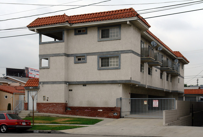 813 E Nutwood St in Inglewood, CA - Building Photo - Building Photo