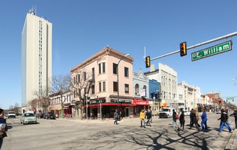 340 S State St in Ann Arbor, MI - Foto de edificio - Building Photo