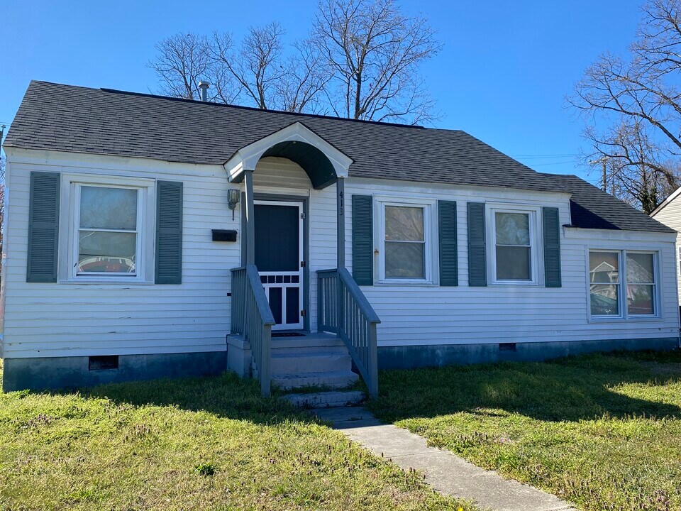 413 Colonial Ave in Hampton, VA - Building Photo