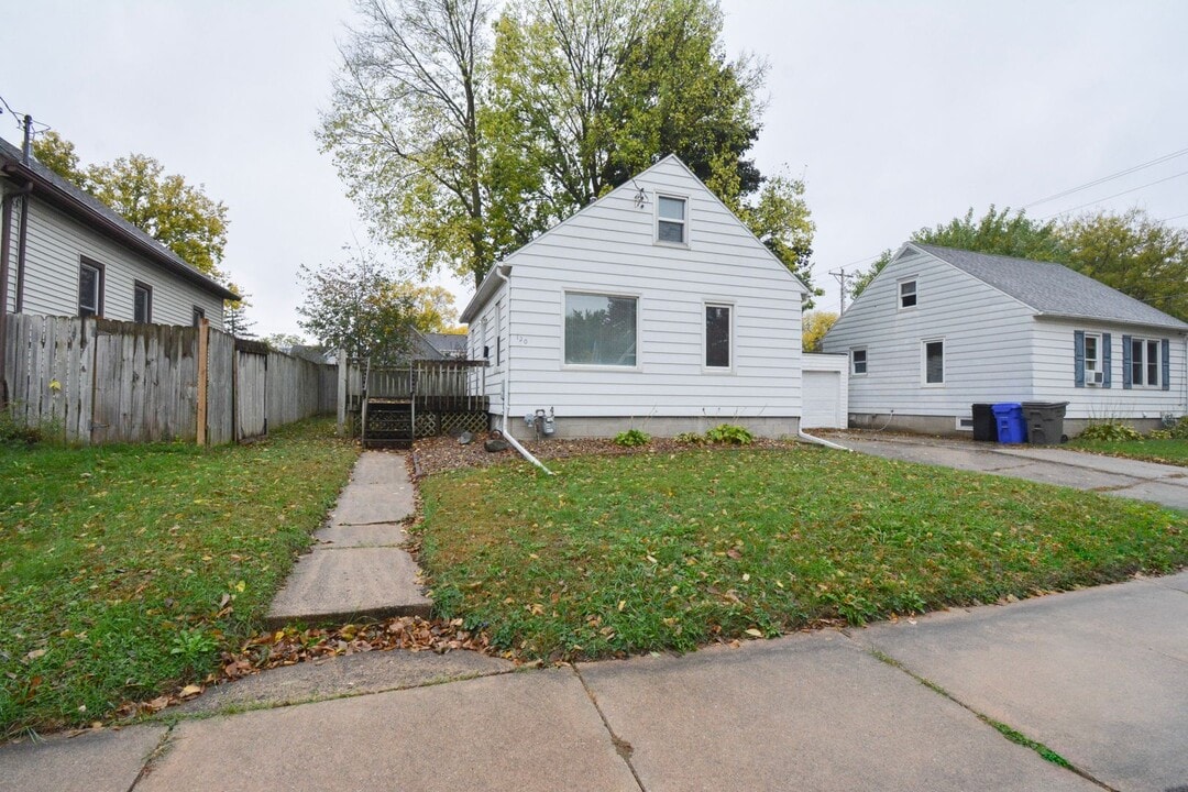 120 11th St NW in Rochester, MN - Building Photo