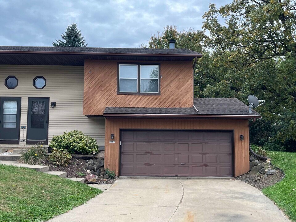 2652 Osmundsen Rd in Fitchburg, WI - Building Photo
