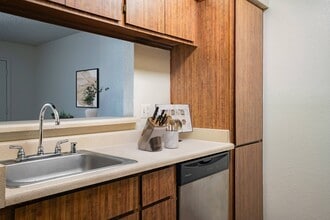 Eagle Point Apartments in Albuquerque, NM - Foto de edificio - Building Photo