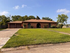 3400 Coachman Dr in Baytown, TX - Building Photo