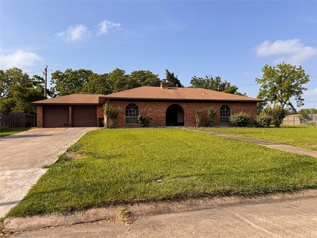 property at 3400 Coachman Dr