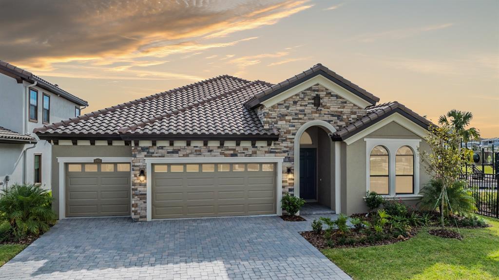 10850 Rustic Timber Lp in San Antonio, FL - Building Photo